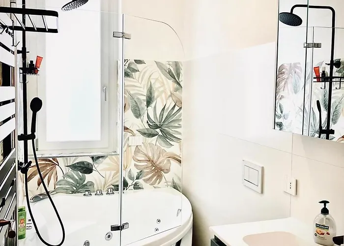 Charming King With Balcony And Jacuzzi 科莫