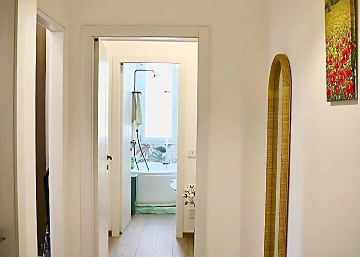 Charming King With Balcony And Jacuzzi