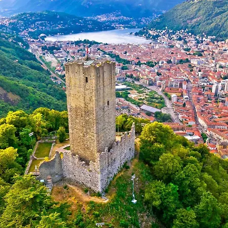 Charming King With Balcony And Jacuzzi Apartmán Como