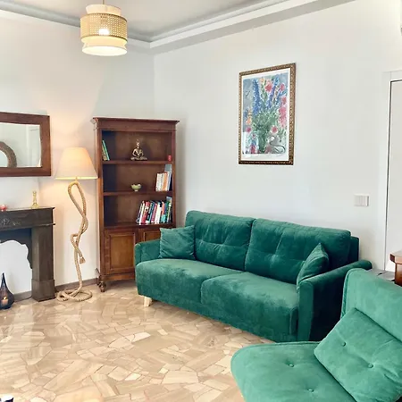 Charming King With Balcony And Jacuzzi *