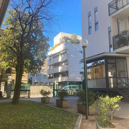 公寓 Charming King With Balcony And Jacuzzi 科莫
