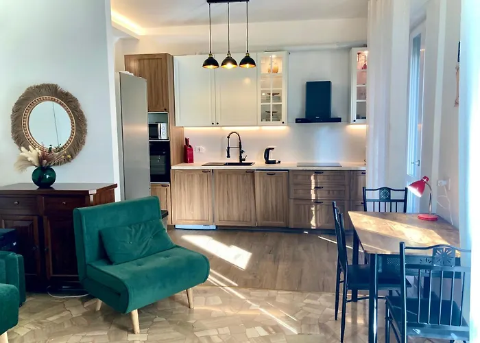 Charming King With Balcony And Jacuzzi Apartmán *