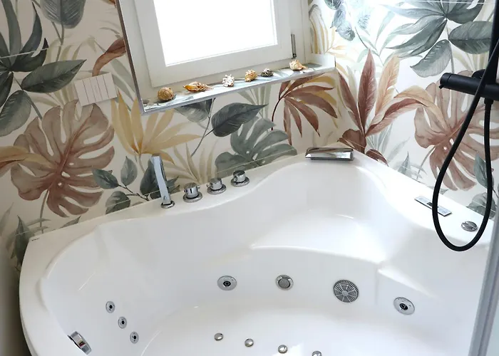 アパート Charming King With Balcony And Jacuzzi コモ