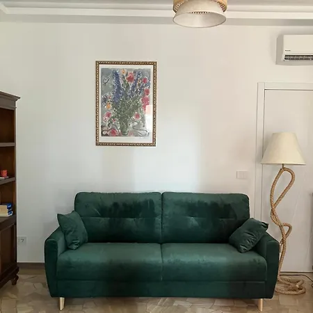 Charming King With Balcony And Jacuzzi Côme